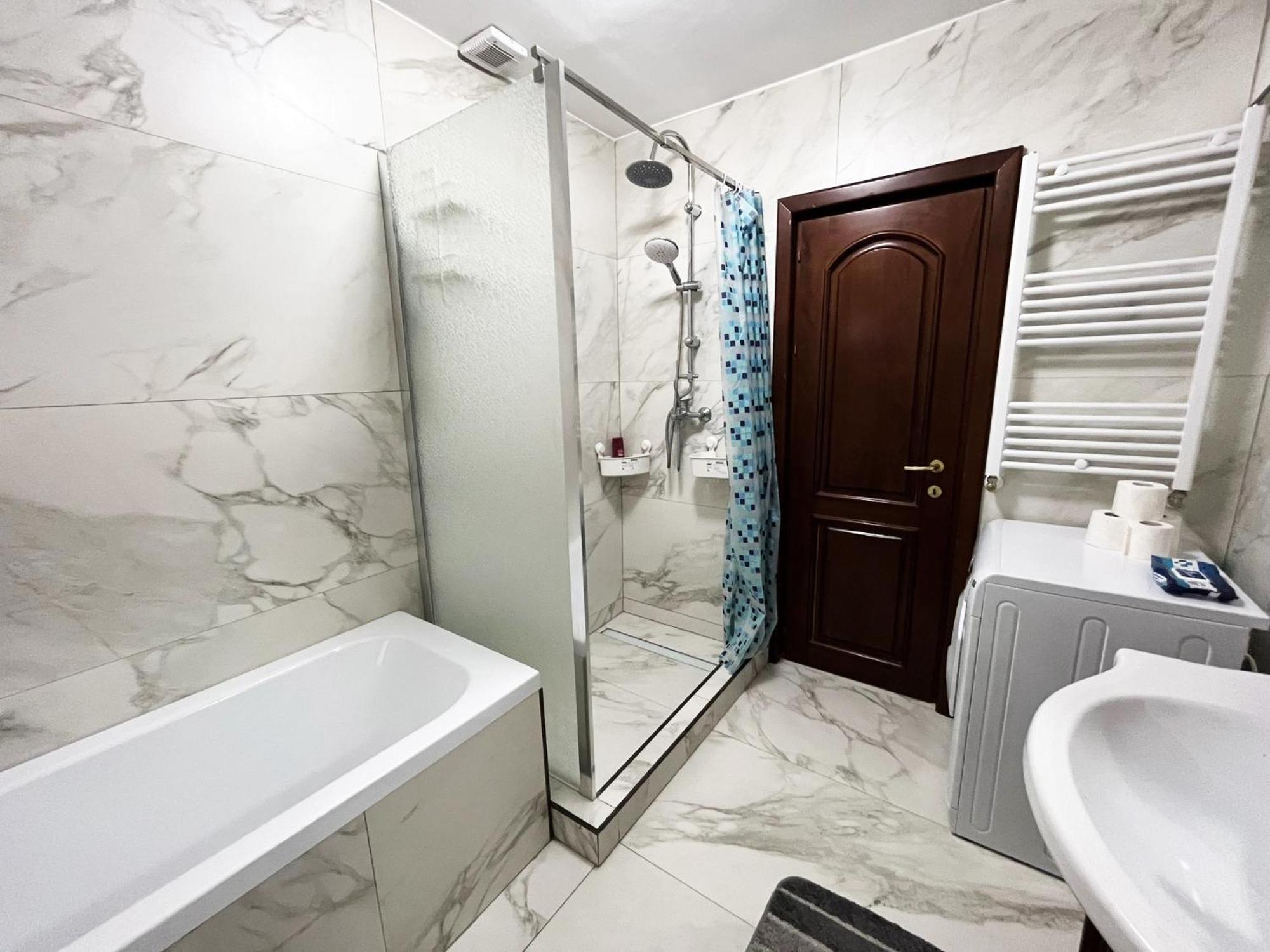 City Center Privat-Sauna Familyconcept Iasi Bagian luar foto